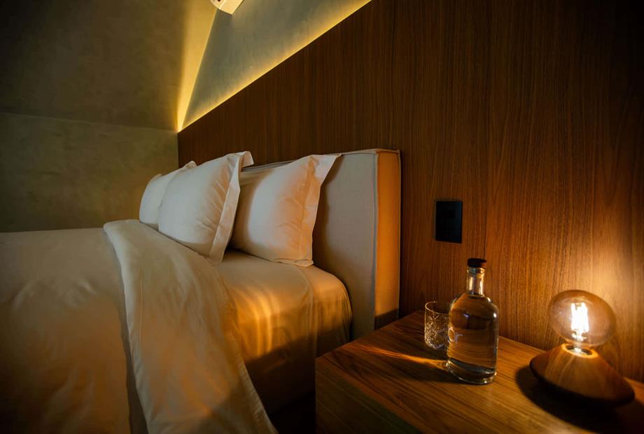 duplex, king bed.jpg