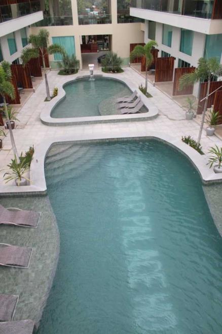 duas piscinas.jpg