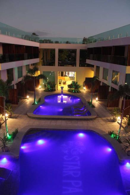 duas piscinas a noite.jpg