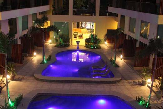 duas piscinas a noite.jpg