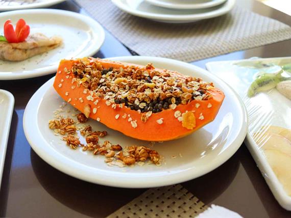 café da manhã - pratos decorados - mamão.jpg