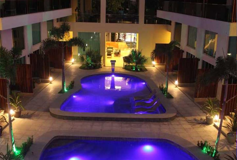 duas piscinas a noite.jpg