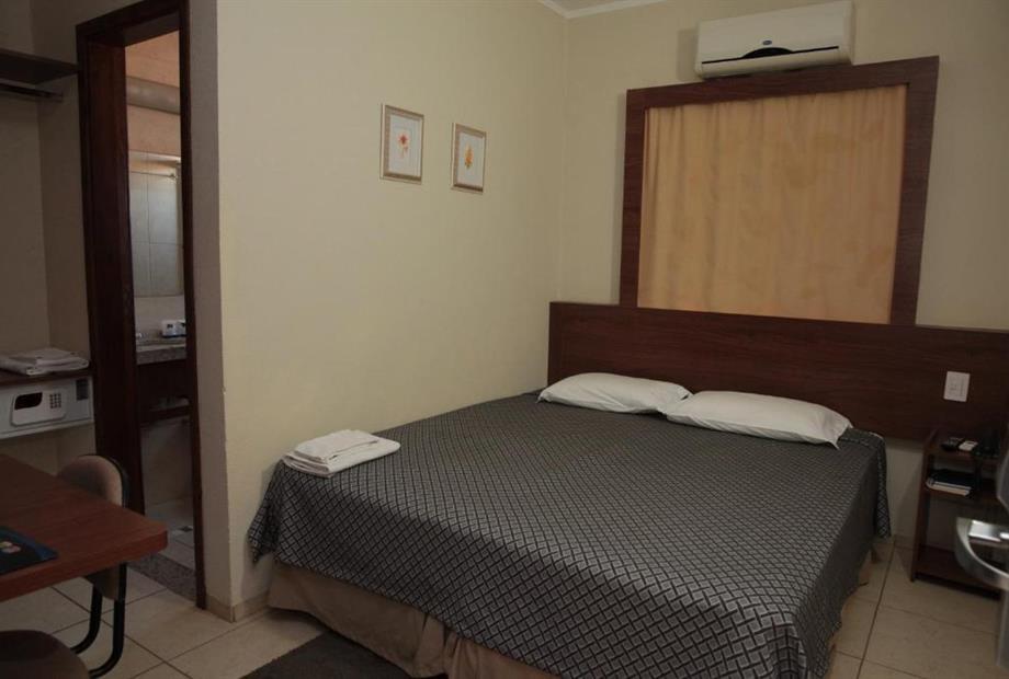 Quarto com Cama de Casal ou 2 de Solteiro-5.jpg