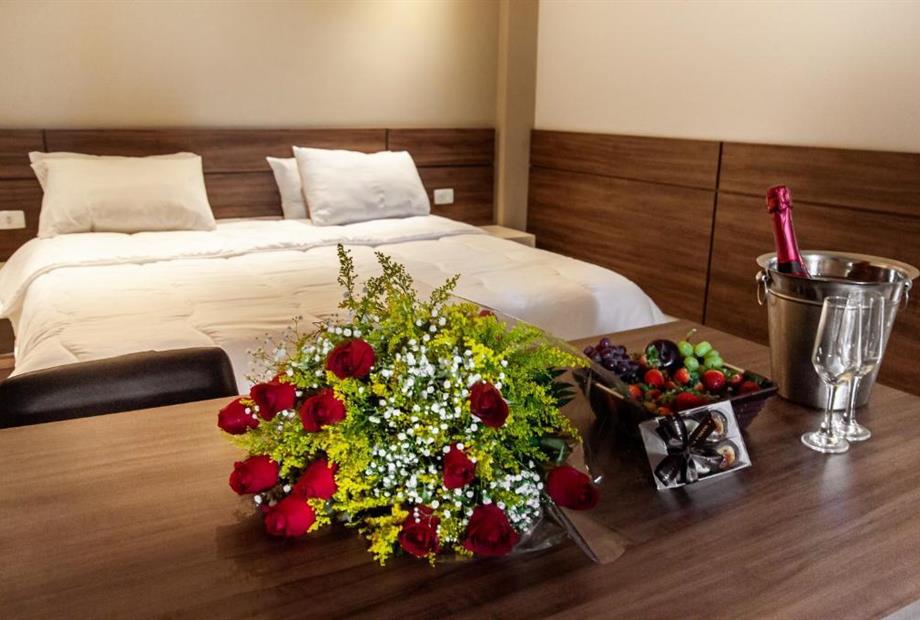 Suíte com Banheira de Hidromassagem-3.jpg