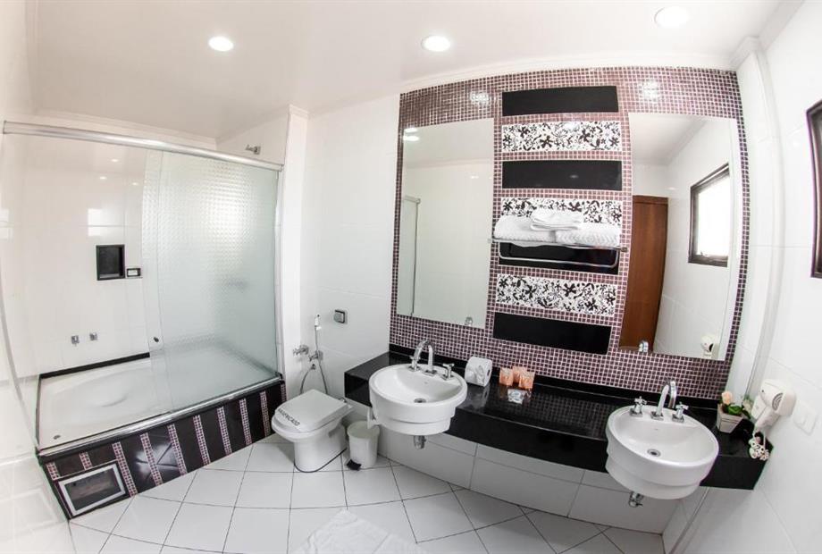 Suíte com Banheira de Hidromassagem-6.jpg