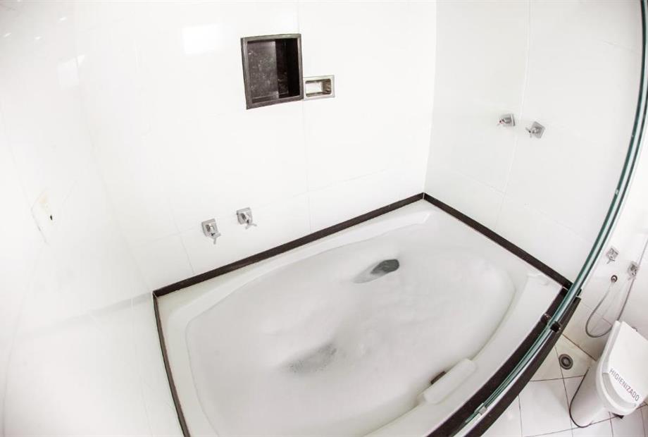 Suíte com Banheira de Hidromassagem-7.jpg