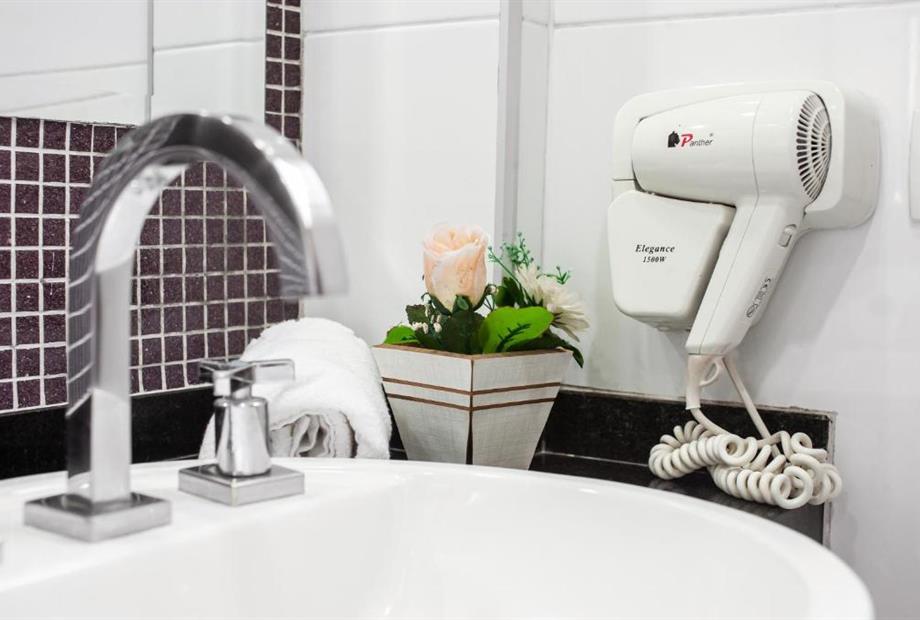 Quarto Triplo com 3 Camas de Solteiro-4.jpg