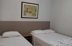 Quarto Triplo Casal Standard do GB Hoteis Foz