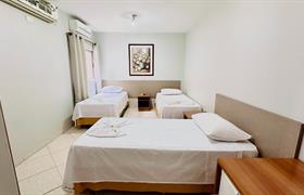 Quarto Quádruplo Casal Standard do GB Hoteis Foz
