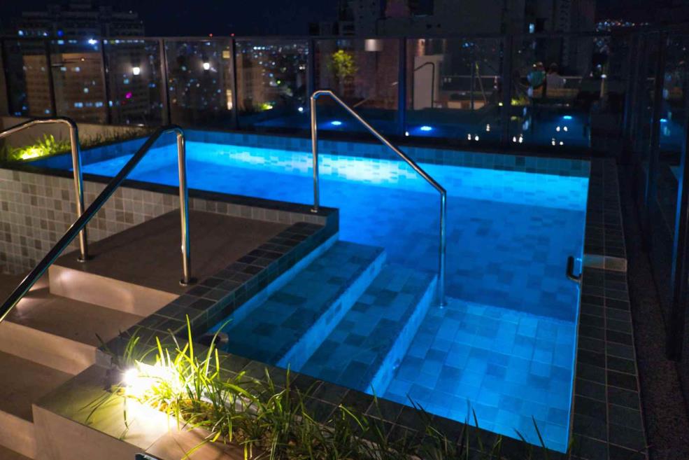 piscina noite (3)-compressed.jpg