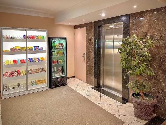 hall-001-min.jpg