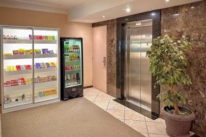 hall-001-min.jpg