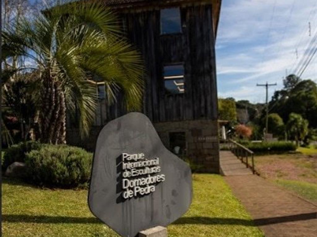 Pacote Diária + Ingresso Parque Domadores de Pedra