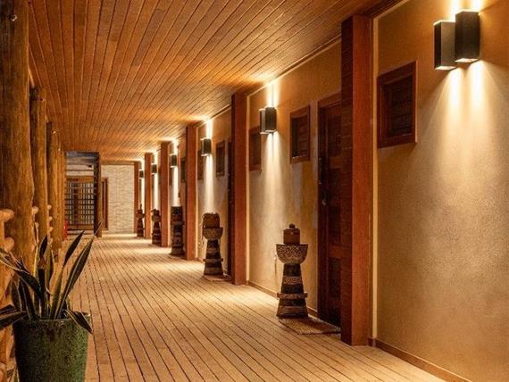 corredor apartamento.jpg