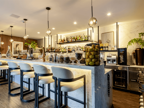 american-bar-002.jpg