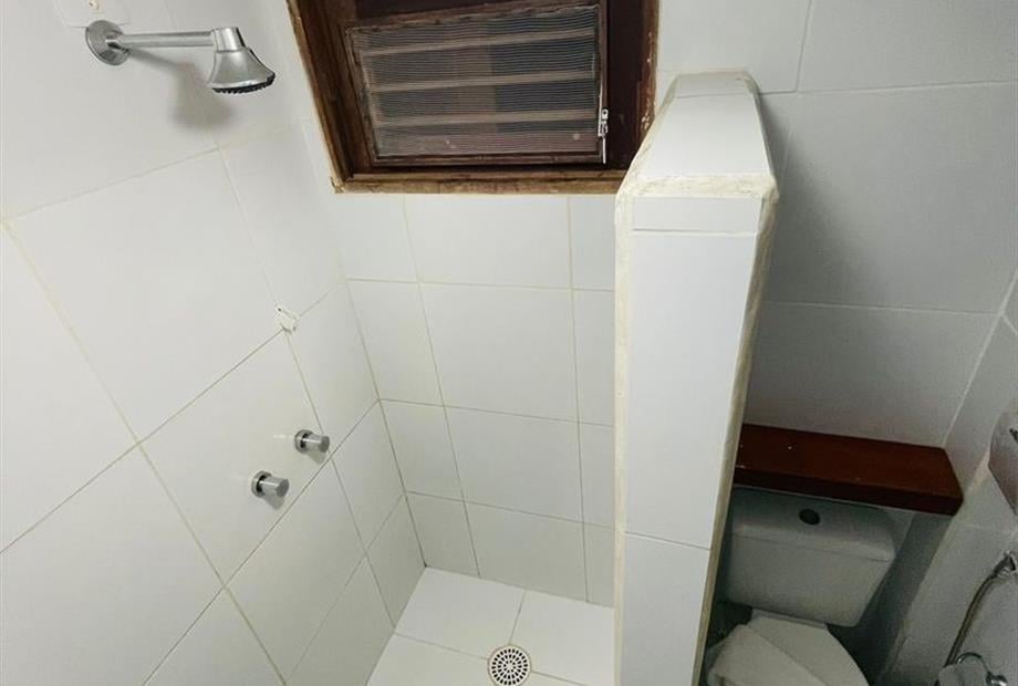 banheiro da suite com varanda.jpeg