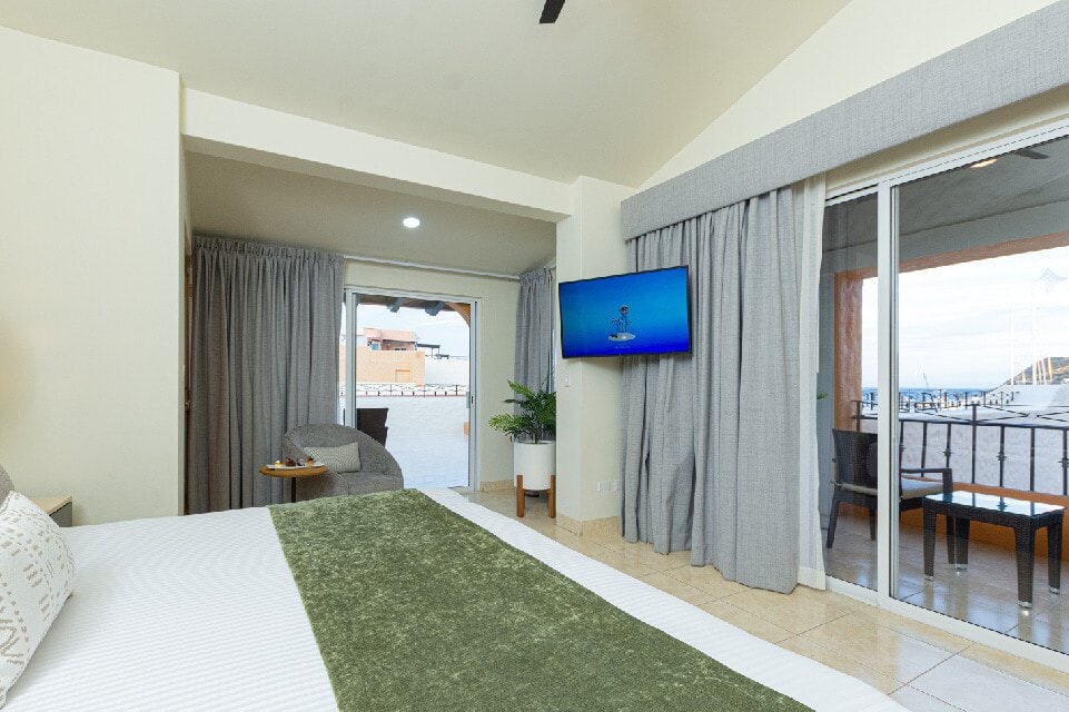 deluxe master suite-04.jpg