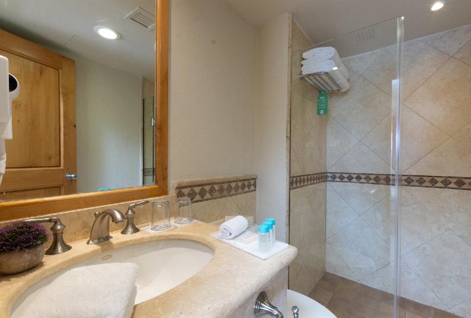 standard marina view doble-04.jpg