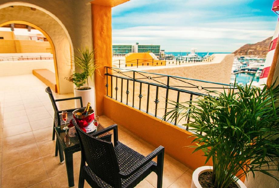 deluxe junior suite marina view king-03.jpg