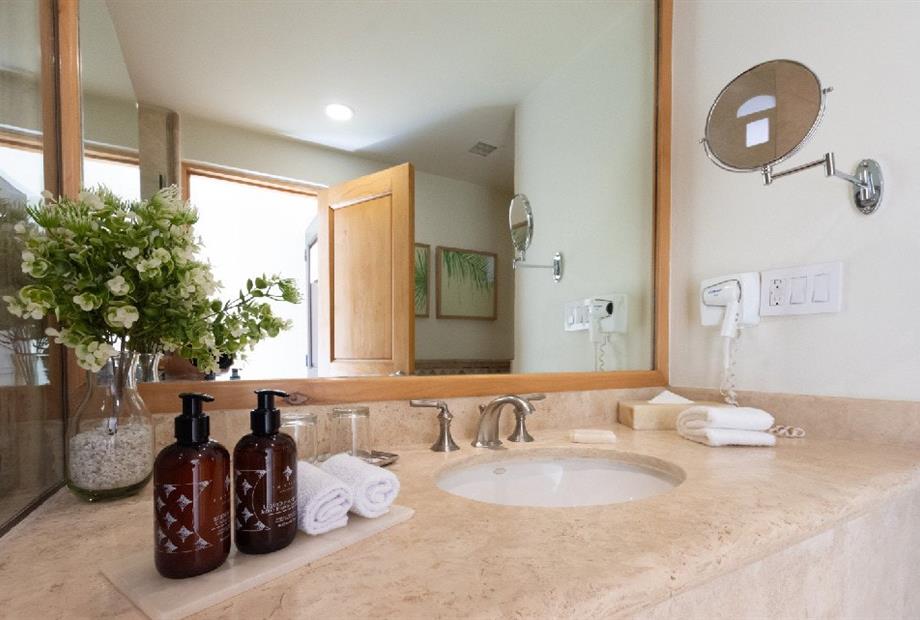 deluxe junior suite marina view king-04.jpg