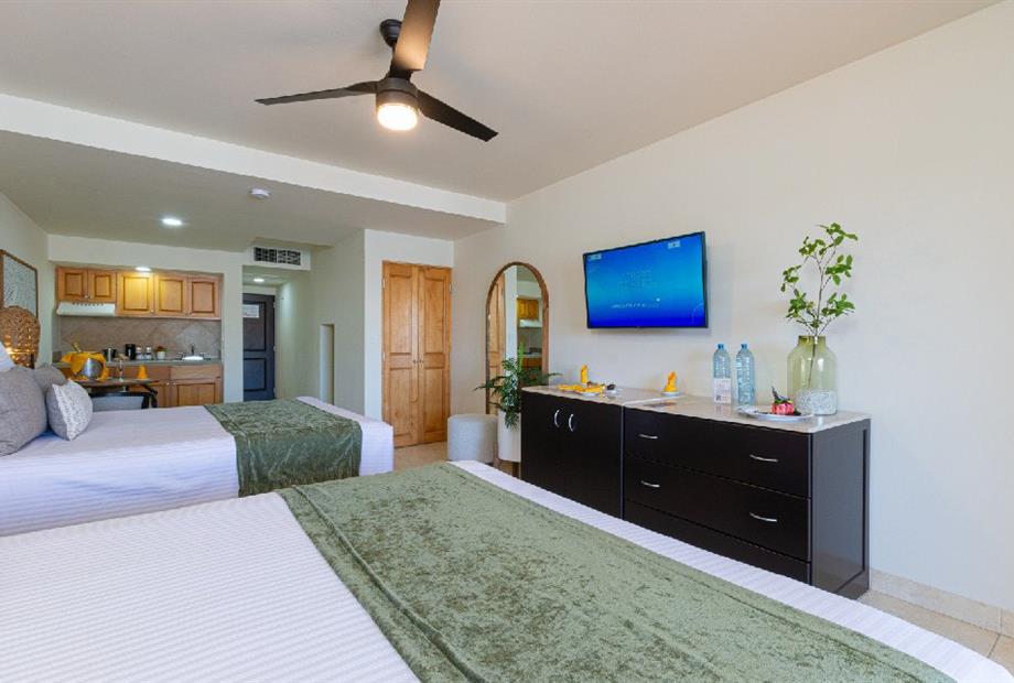 deluxe junior suite marina view king-01.jpg