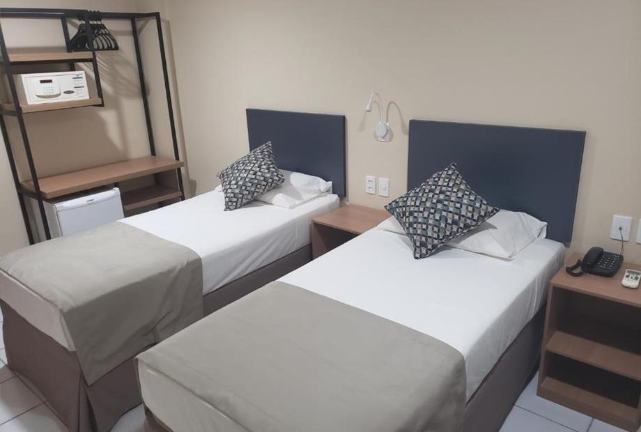 Quarto Econômico com 2 Camas de Solteiro-1.jpg