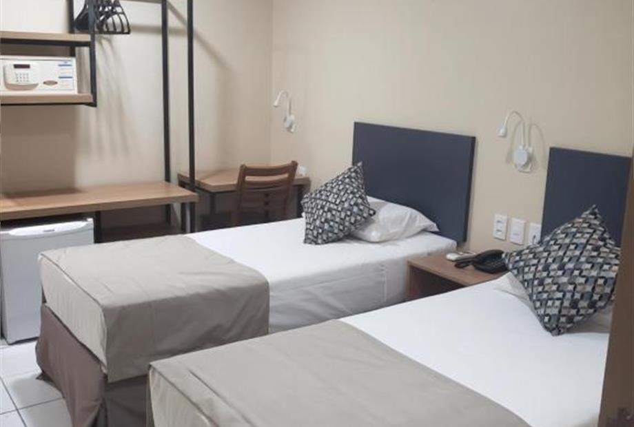 Quarto Econômico com 2 Camas de Solteiro-2.jpg