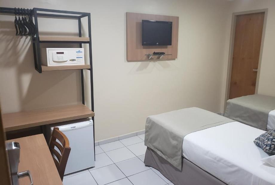 Quarto Econômico com 2 Camas de Solteiro-3.jpg