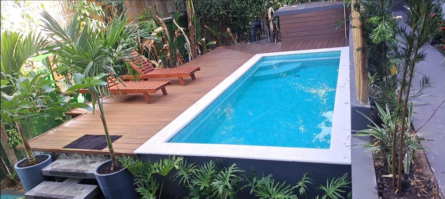 pool omni-lowres2.jpg