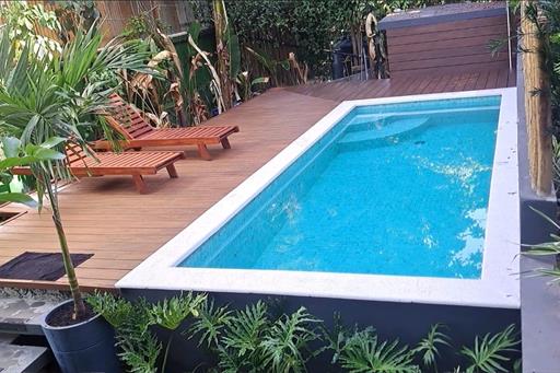 pool omni-lowres2.jpg