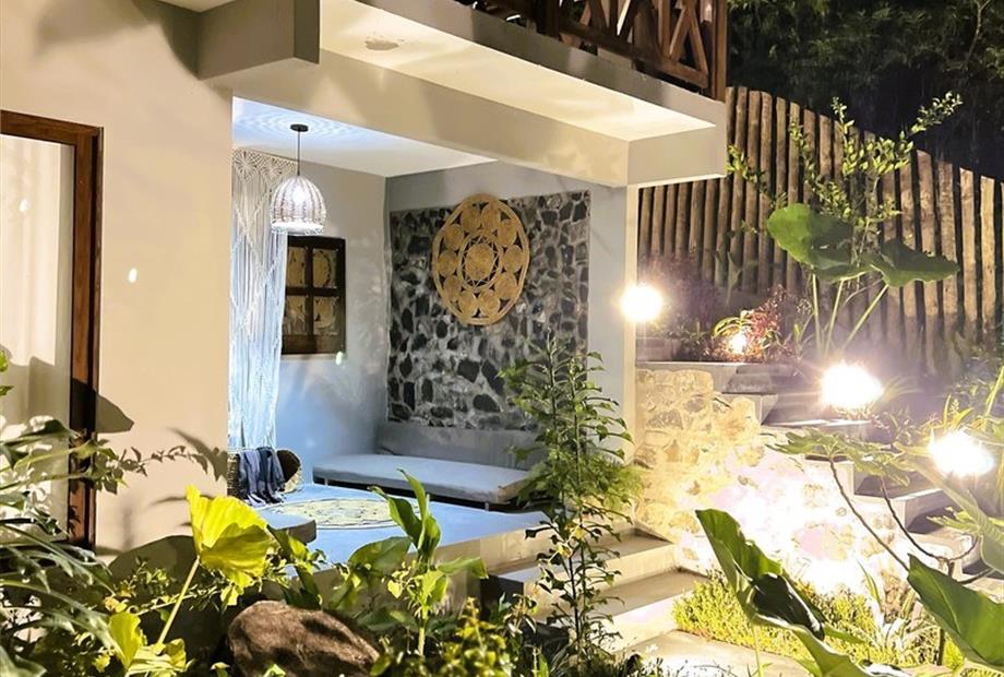 guest area night.jpeg