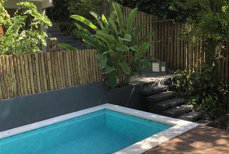 pool omni_lowres.jpg