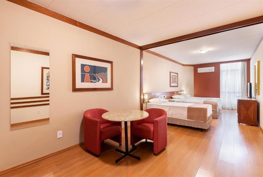 Quarto Luxo com 2 Camas de Solteiro-2.jpg