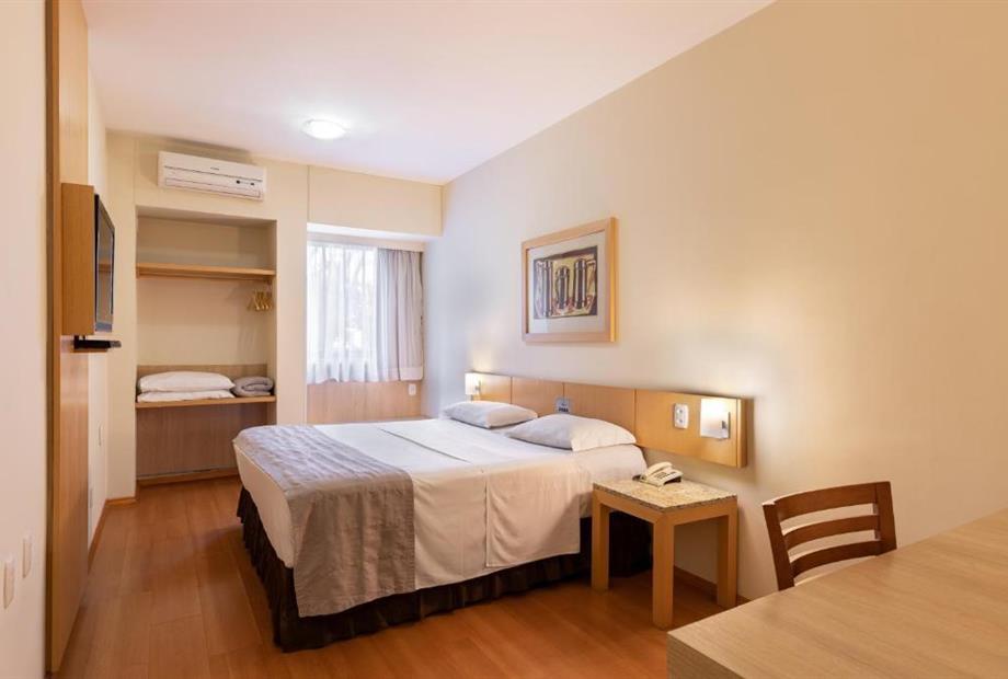 Quarto Duplo Standard com Cama de Casal-1.jpg