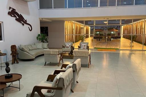 recepção com lustre.jpg