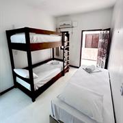 TINY QUARTO ECONOMICO TRIPLO SOLTEIRO
