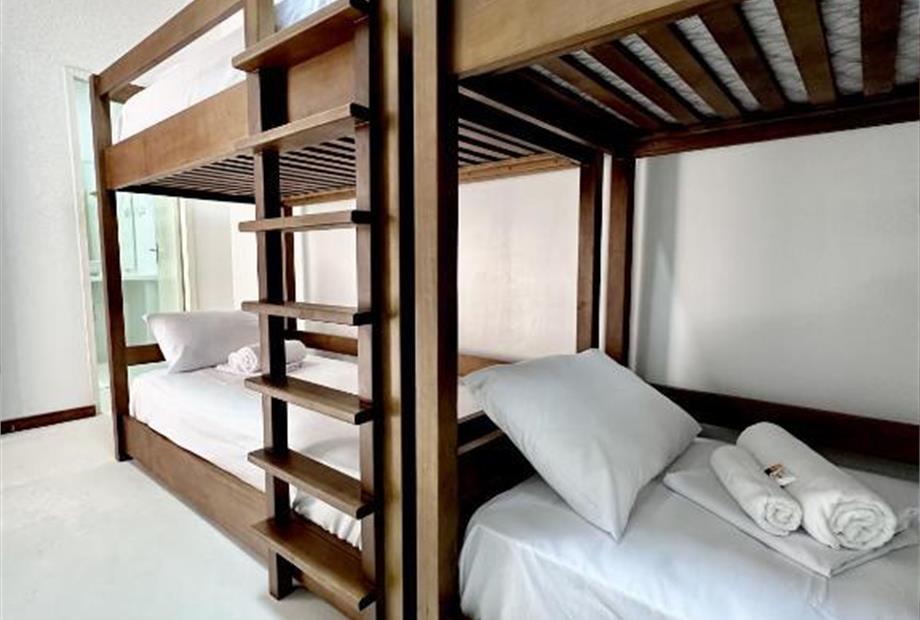 Cama em Dormitório Feminino com 4 Camas-2.jpg