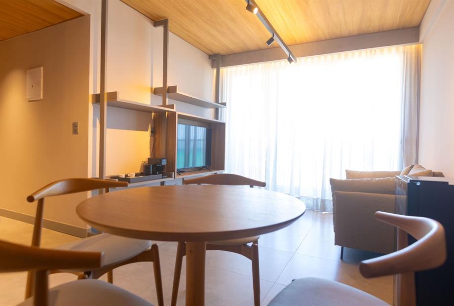 suíte master lateral mar omnibees.jpg