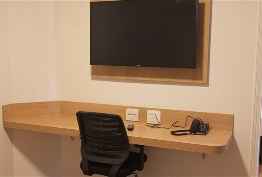 mesa de trabalho.jpeg