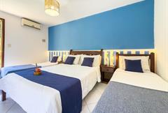 Quádrupla com varanda privativa