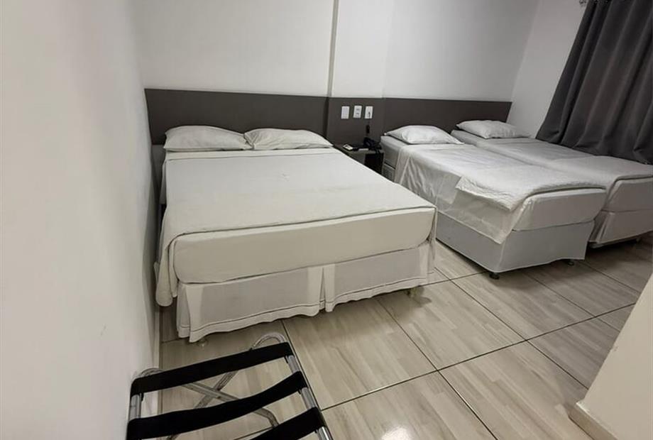 suite cama casal e 2 solteiro.jpeg