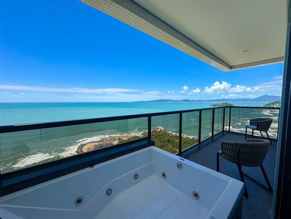 img_7870 grande.jpeg