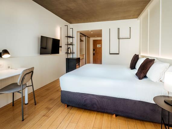 junior room con balcón 2.jpg