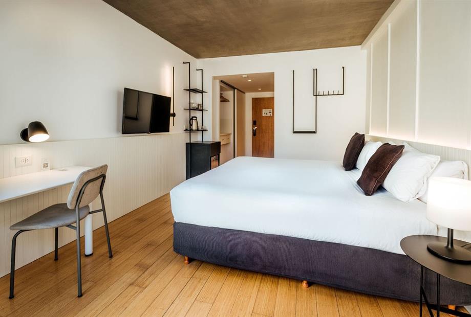 junior room con balcón 2.jpg