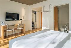 Deluxe Room With Balcony King