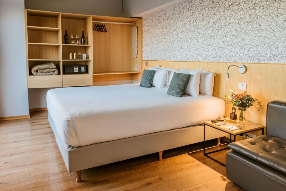 deluxe suite.jpg