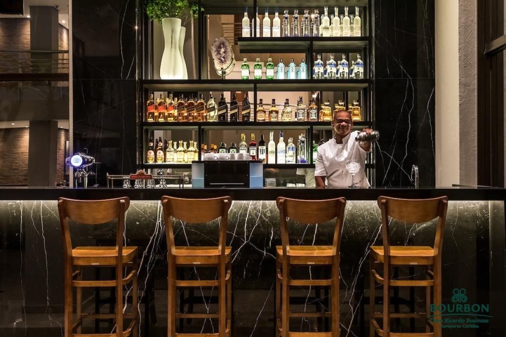 Bar 3.jpg