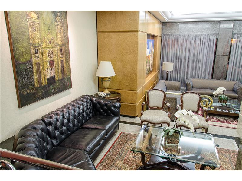 Lobby 1.jpg
