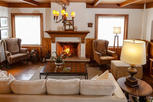 5 -  sala de estar com lareira.jpg