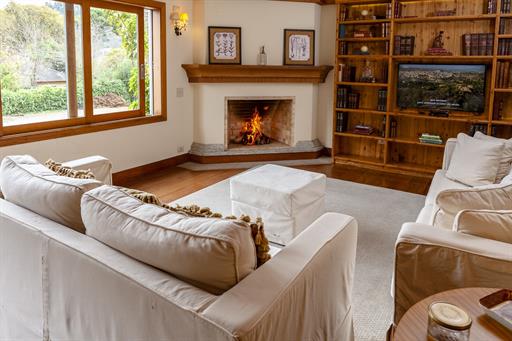 34-  sala de tv com lareira.jpg